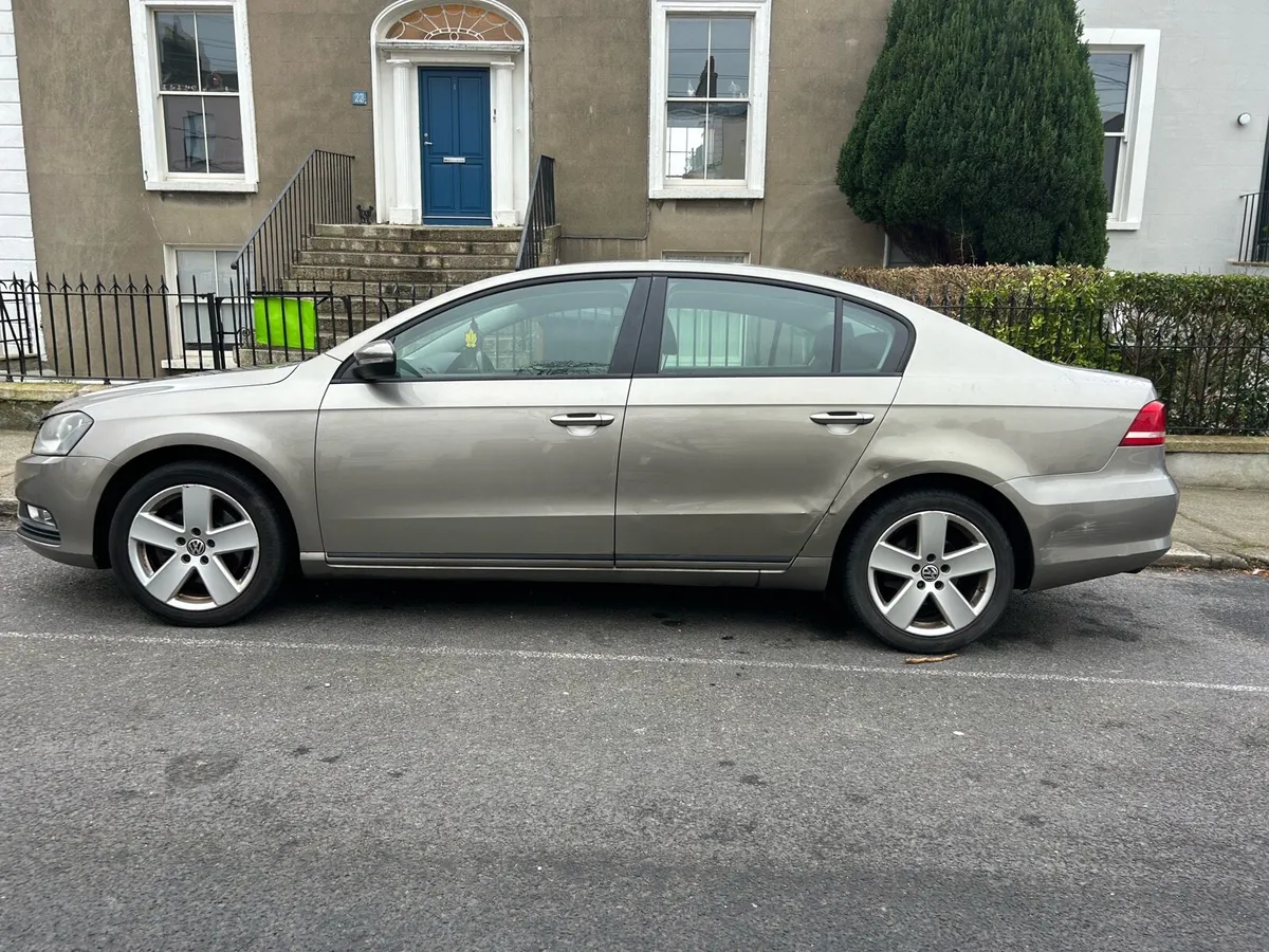 Volkswagen Passat 2012 Low Milage - Image 3