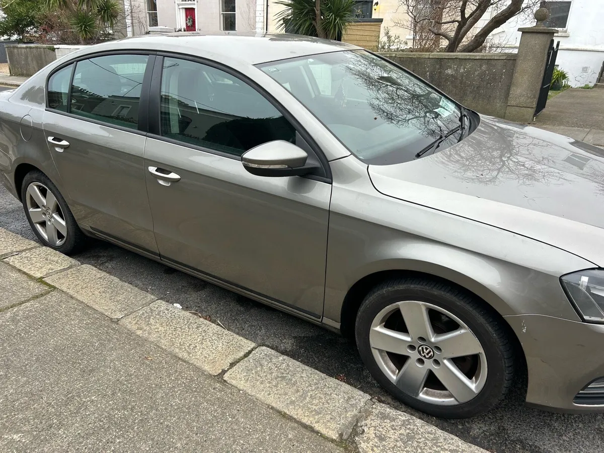 Volkswagen Passat 2012 Low Milage - Image 4