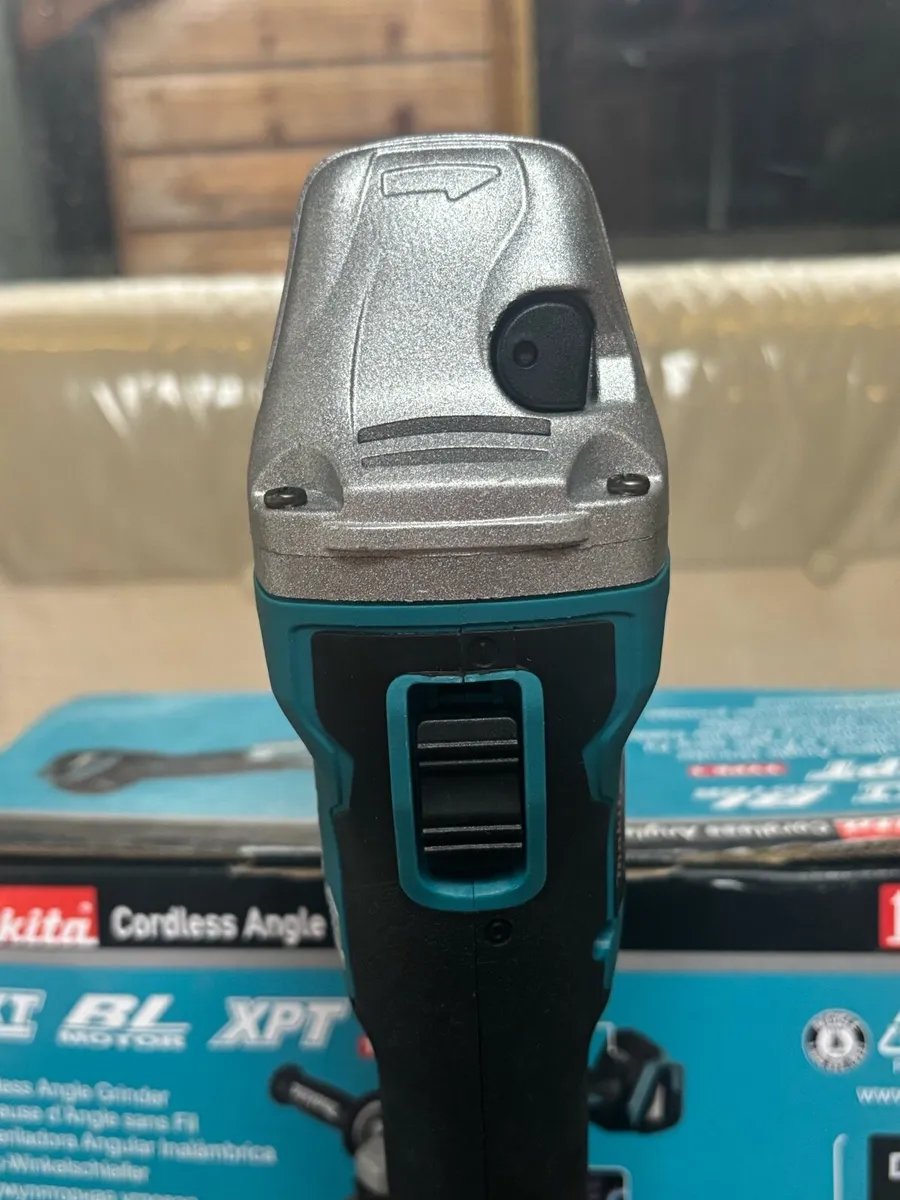 Makita cordless angle grinder 2025 brand new - Image 4