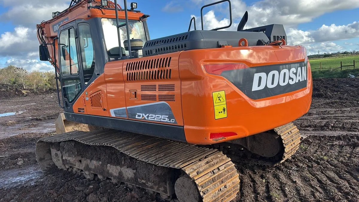 2021 225 Doosan 2700 hours - Image 1