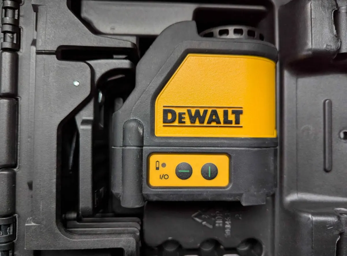 Dewalt green line lazer - Image 3