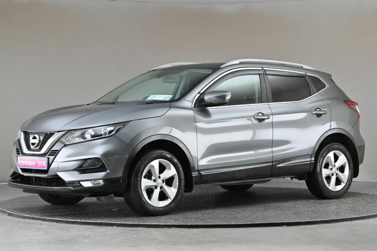 Nissan Qashqai 1.5 DSL SV 6SPD **PANORAMIC ROOF**R - Image 4