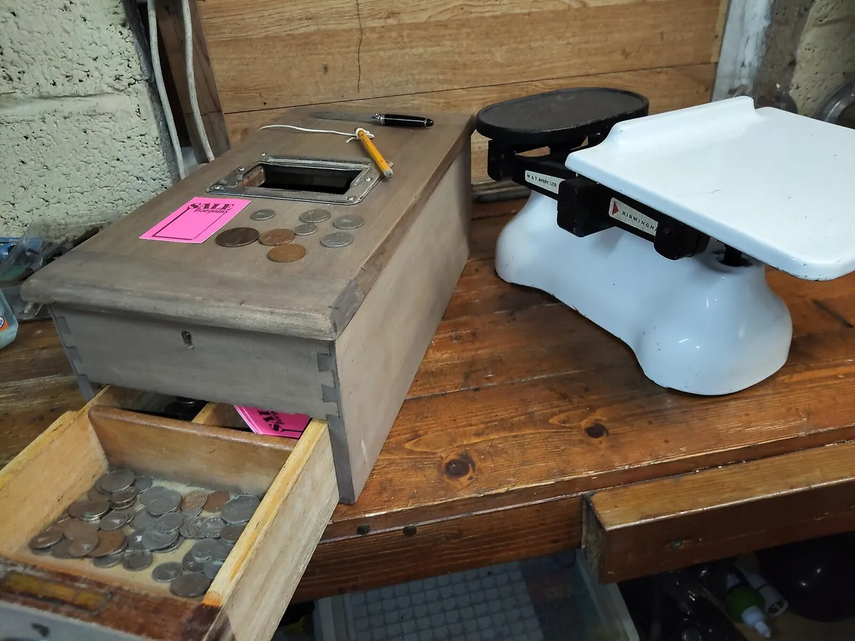 Antique and vintage shop equipment - Image 4