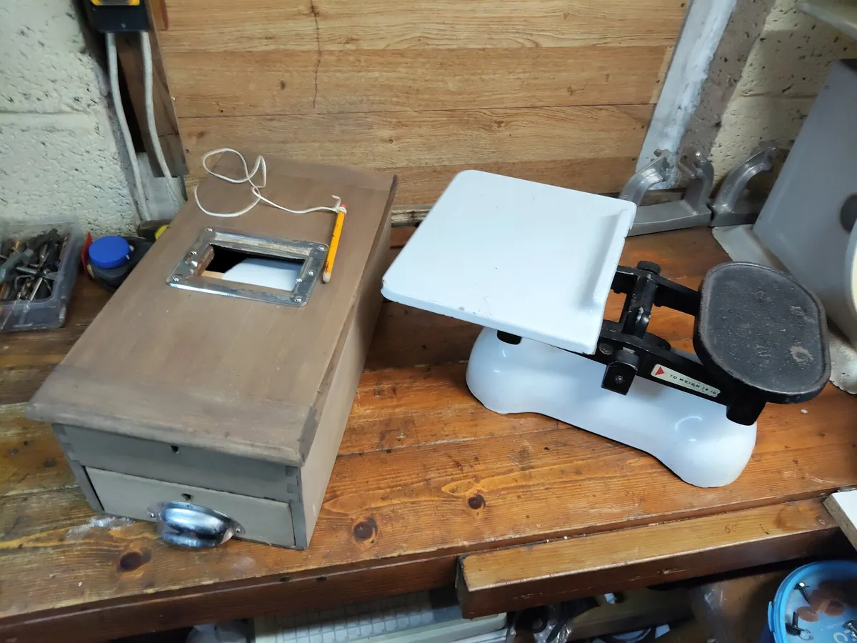 Antique and vintage shop equipment - Image 1