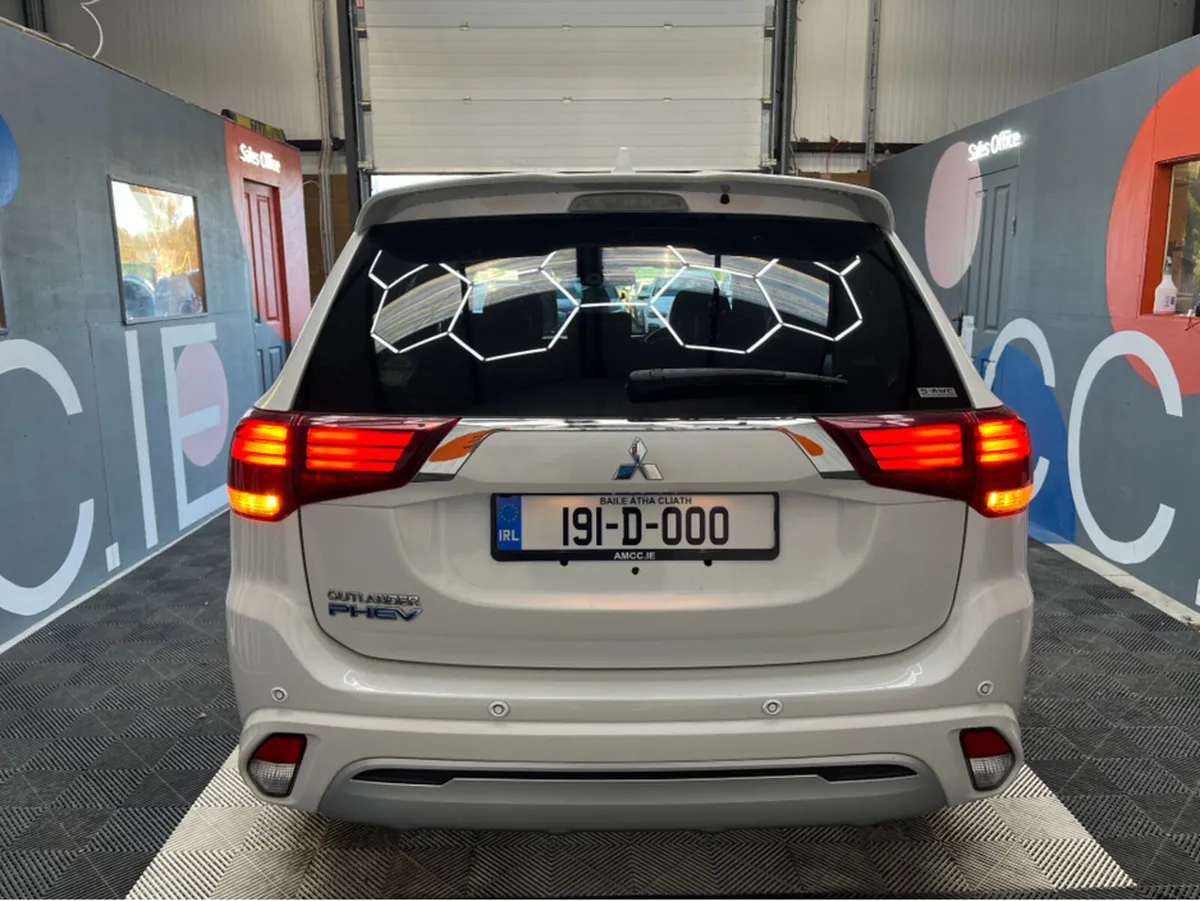Mitsubishi Outlander €22950! 2019 MITSUBISHI OUTLA - Image 3