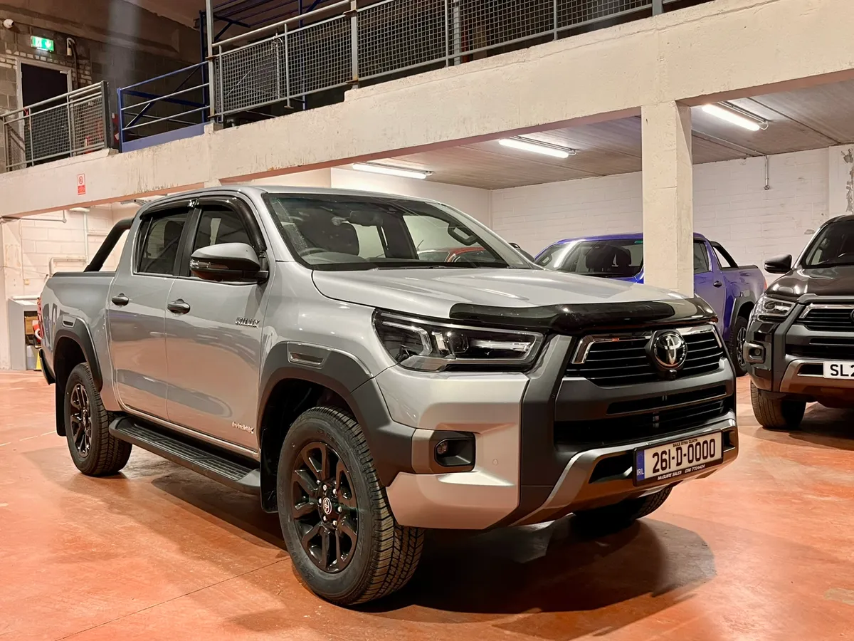 2026 Toyota Hilux InvincibleX 2.8 Auto - Image 3