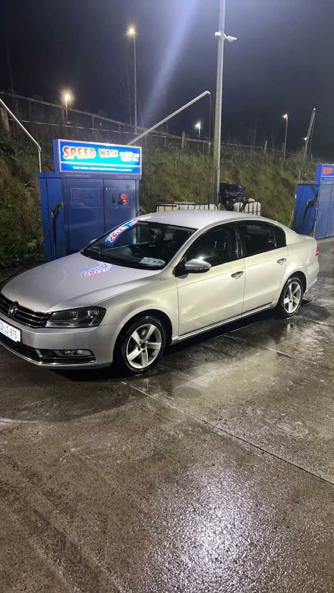 Volkswagen Passat 2013 - Image 2