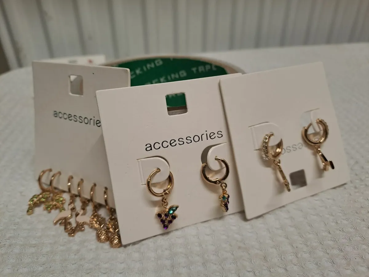 Fun dangling earrings - Image 1