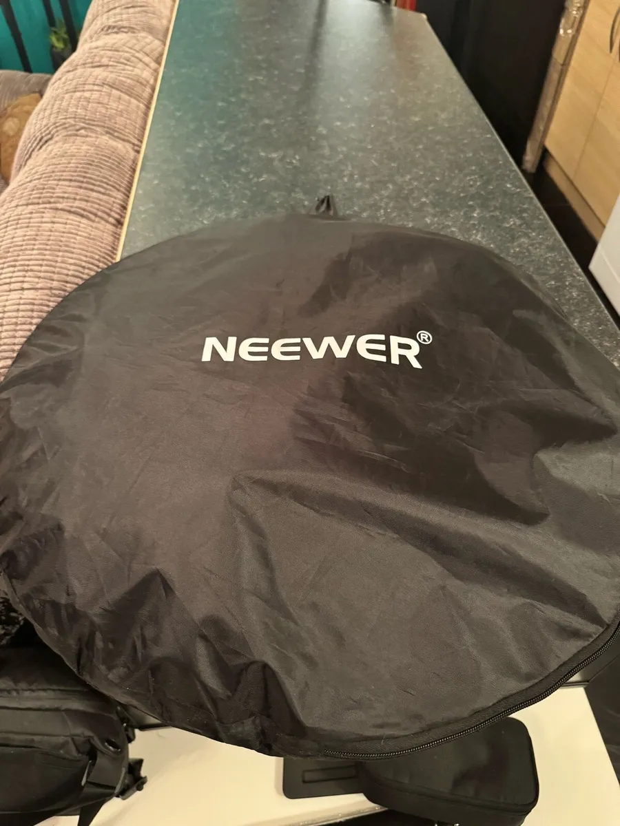 Neewer 5-in-1 reflector 120x180cm - Image 1