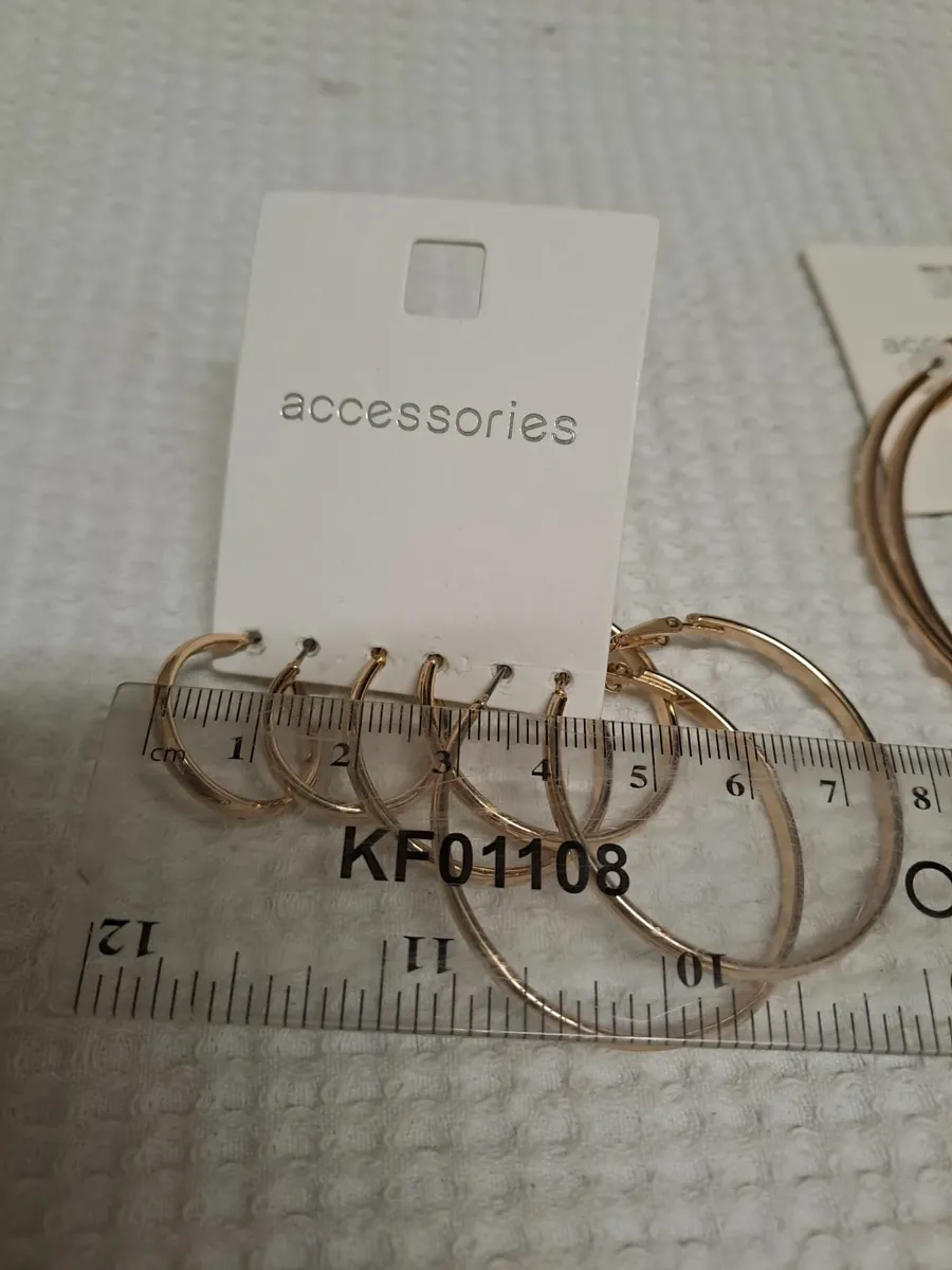 Gold hoop earrings - Image 2