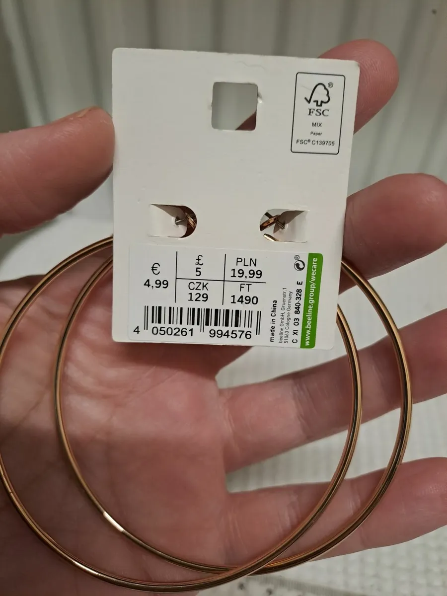 Gold hoop earrings - Image 3