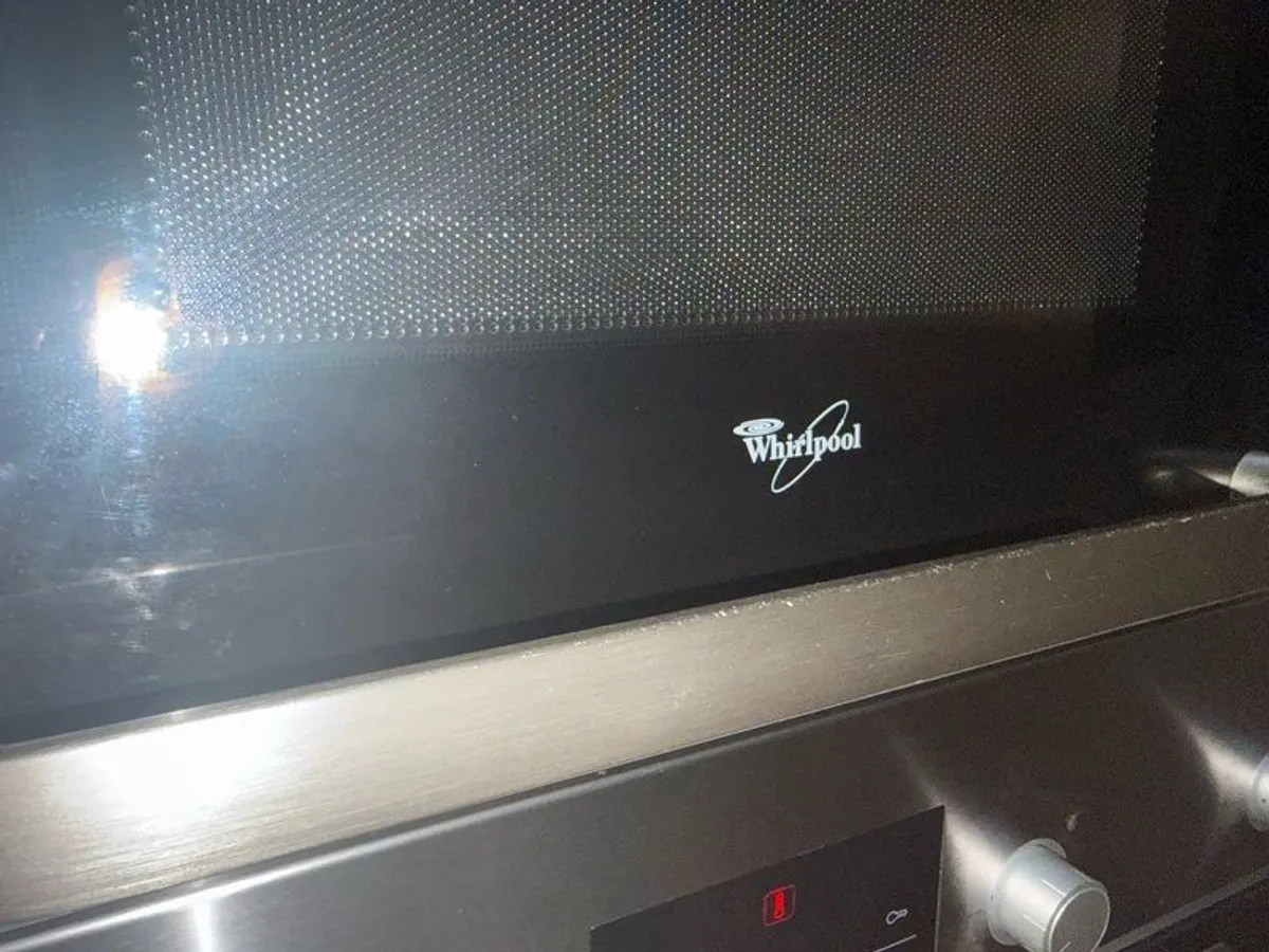 Bosch Series 6 Double Oven and Whirlpool Microwave - Image 4