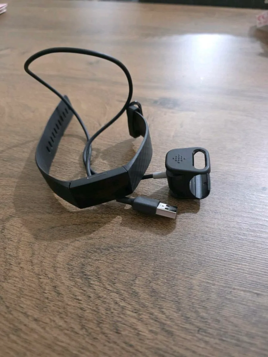 Fitbit charge 4 - Image 2