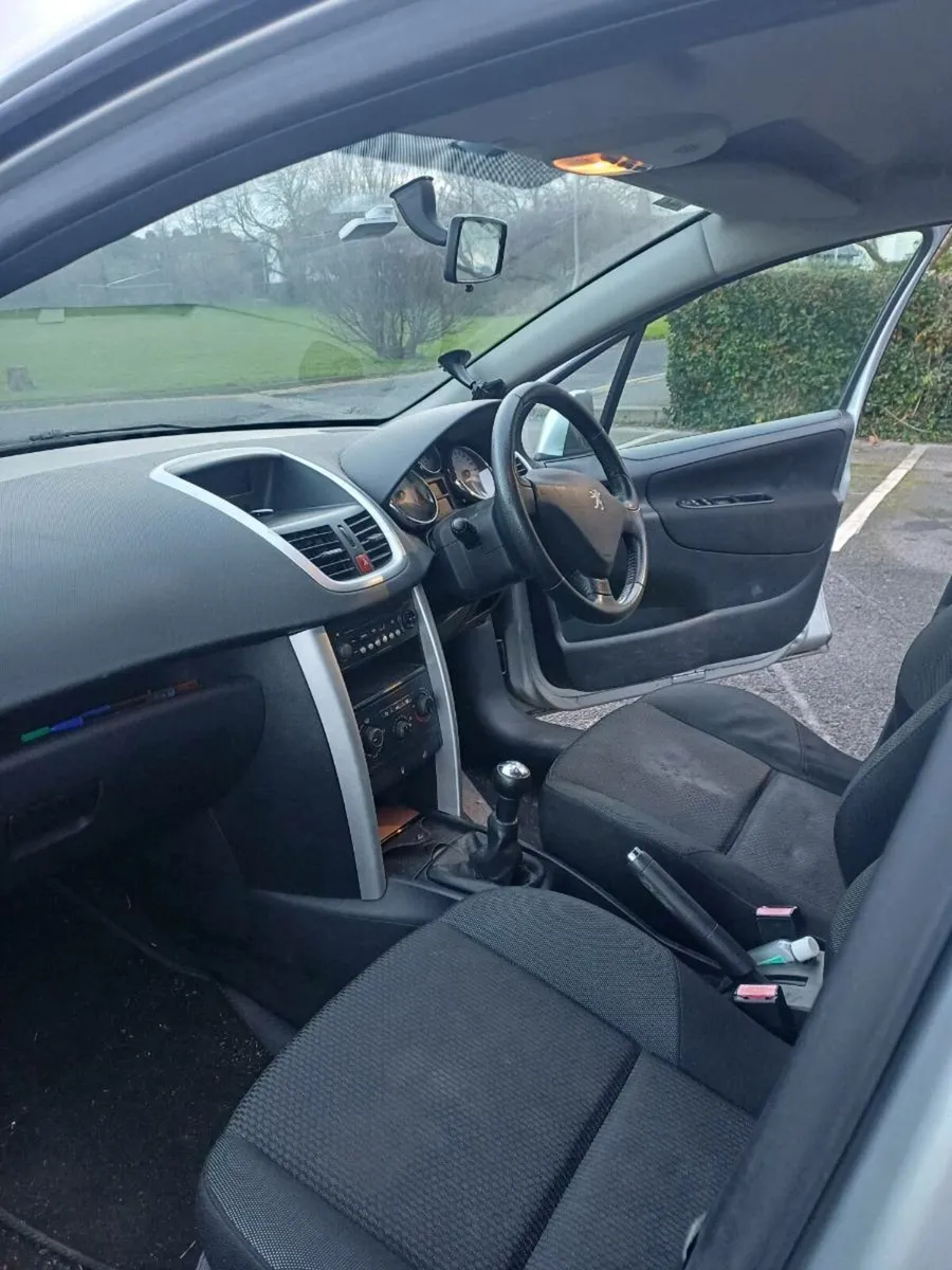 Peugeot 207 2011 - Image 2