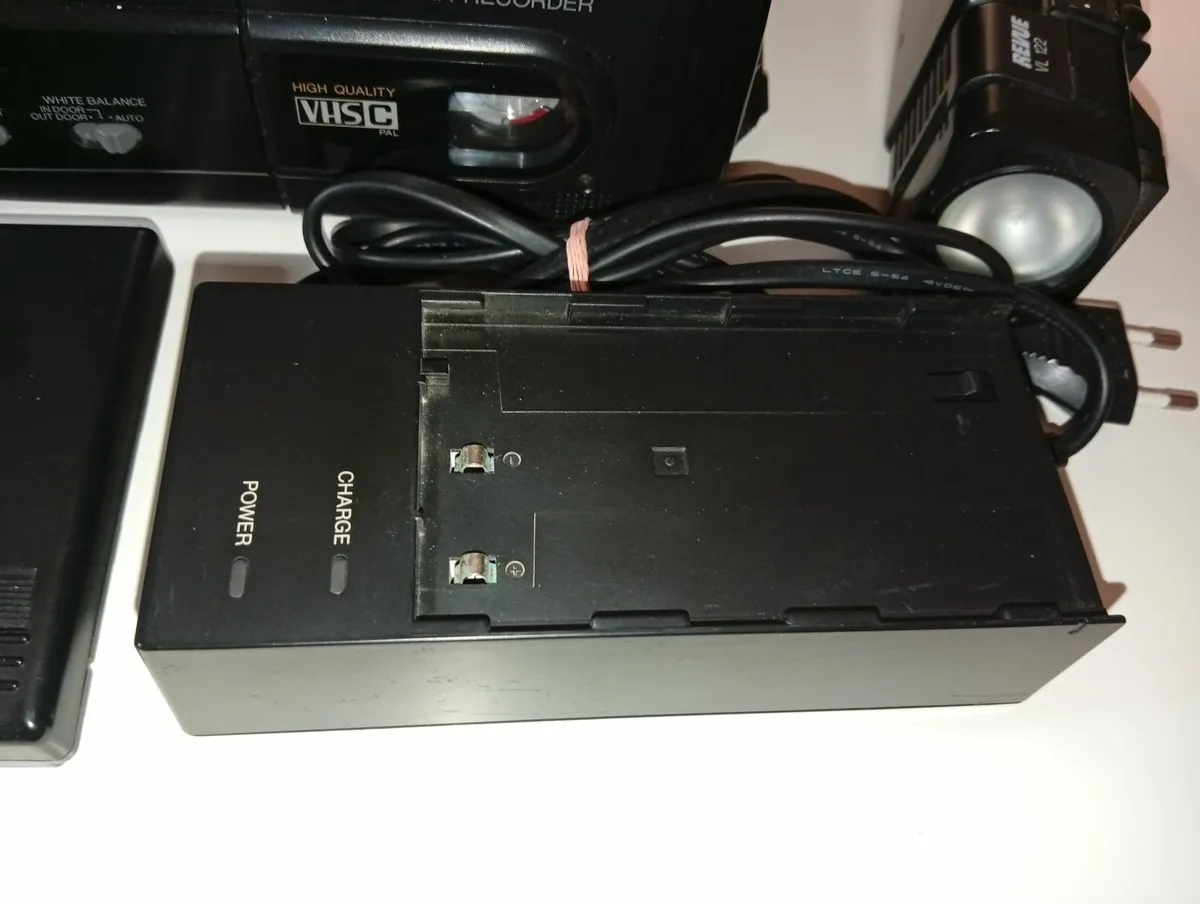 Vintage Revue Video Camera Recorder With  extras - Image 3