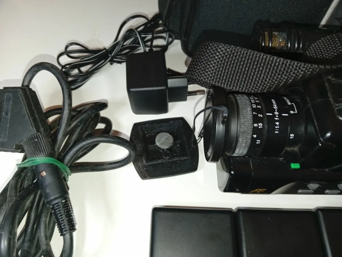 Vintage Revue Video Camera Recorder With  extras - Image 4