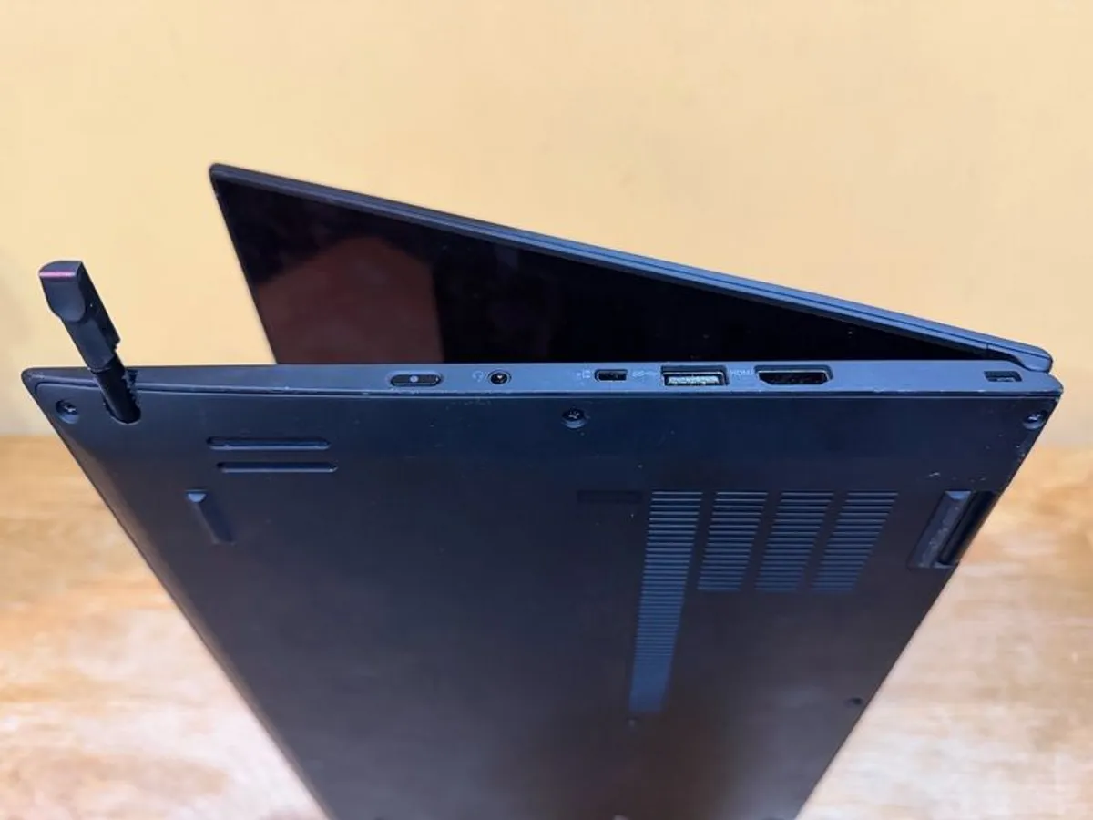 Lenovo ThinkPad X1 Yoga Gen 3 - Image 2