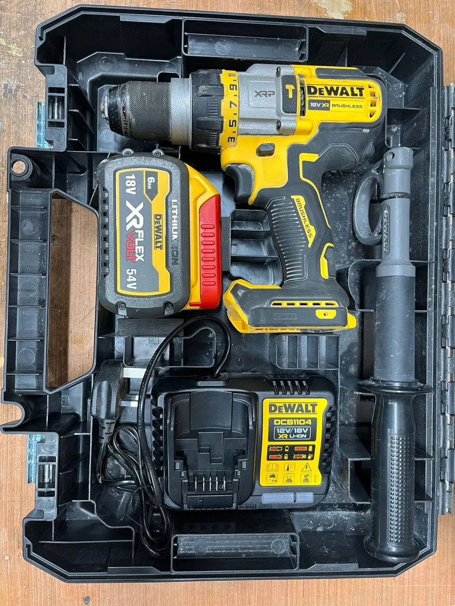 DeWalt 18V Hammer Drill + FlexVolt 6AH Battery