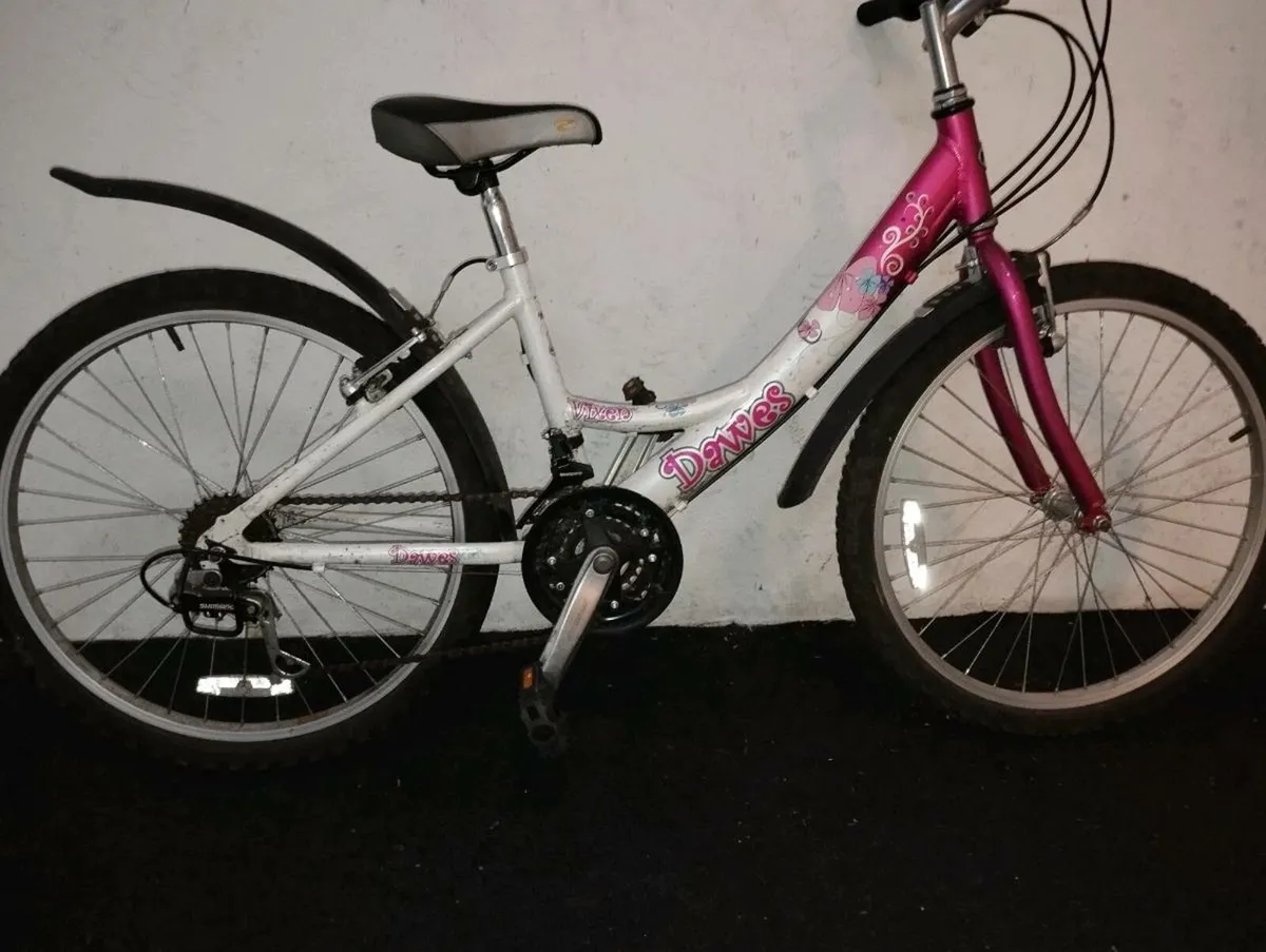 Girls 24inch bikes - Image 1