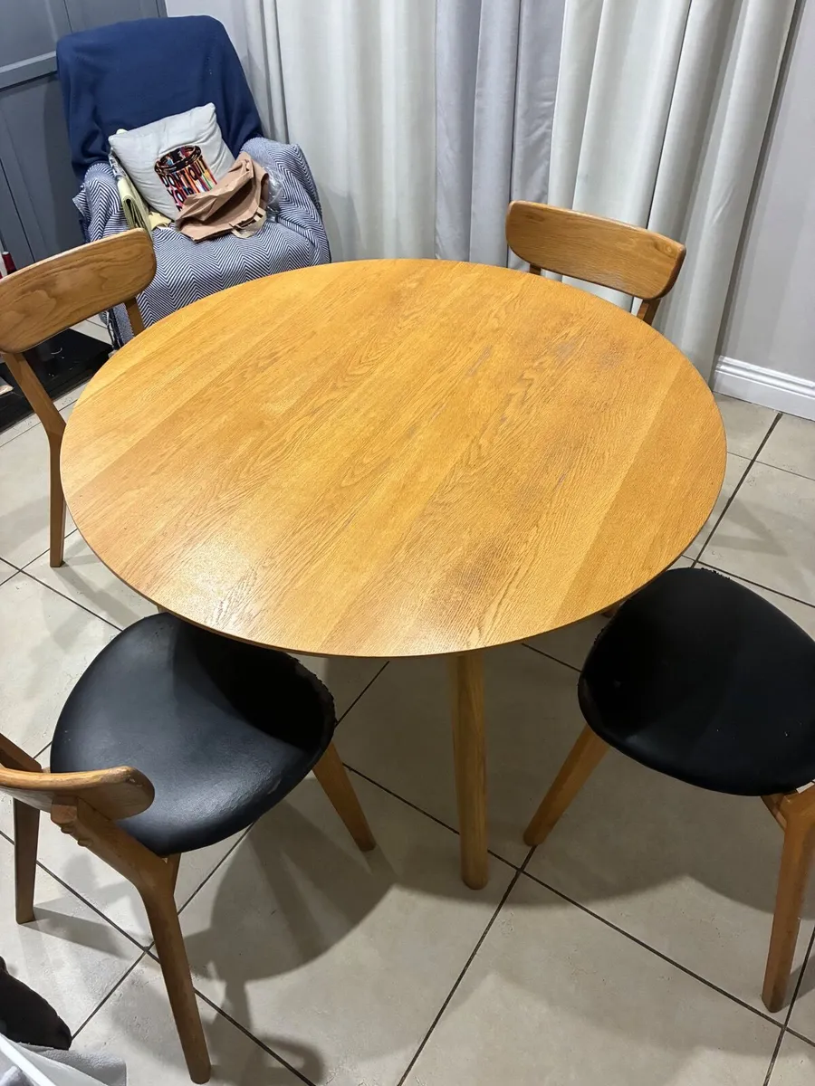 Kitchen Table and Chairs - Image 1
