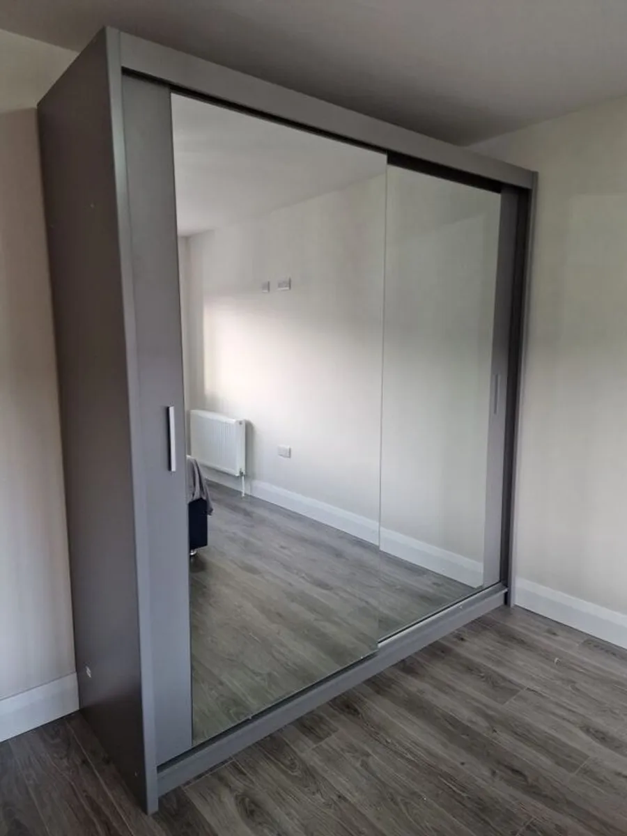 Sliding wardrobes - Image 1