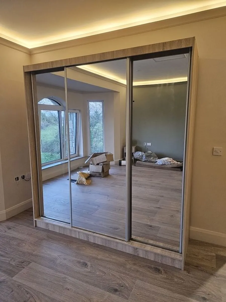 Sliding wardrobes - Image 3