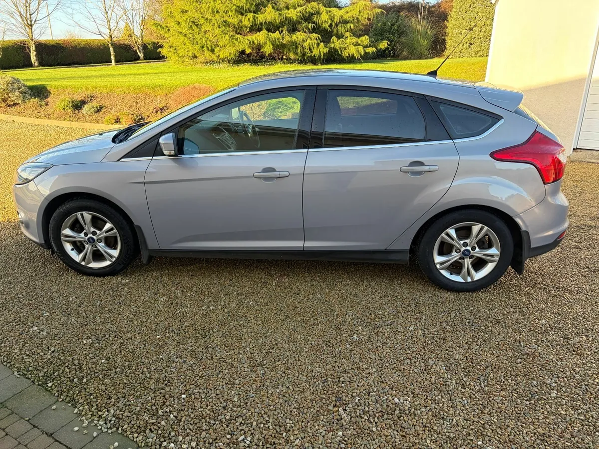Ford Focus 2012 - Image 2
