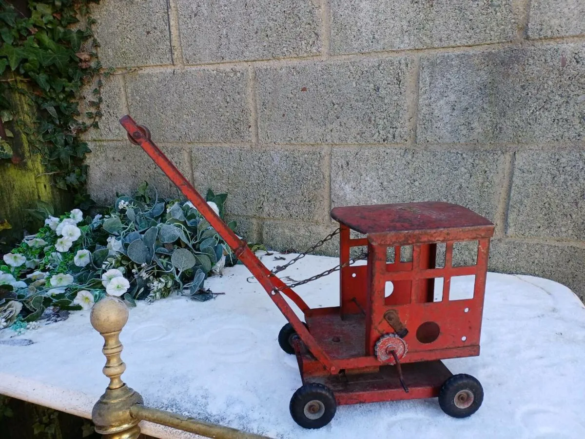1940s Tri-ang Red Metal Crane - Image 1