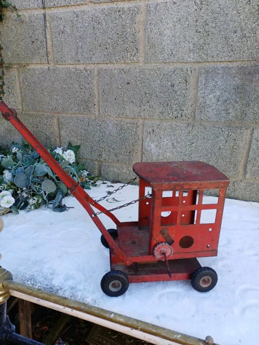 1940s Tri-ang Red Metal Crane - Image 2