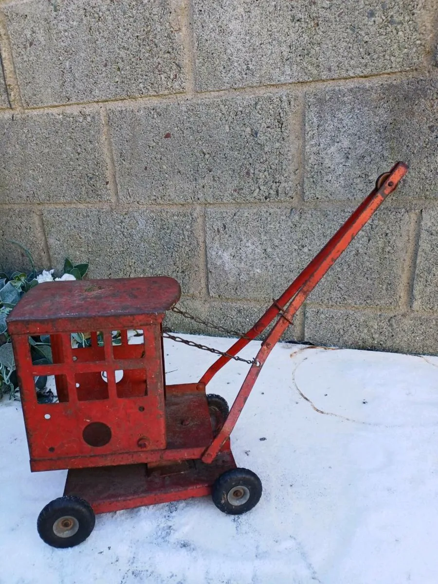 1940s Tri-ang Red Metal Crane - Image 4