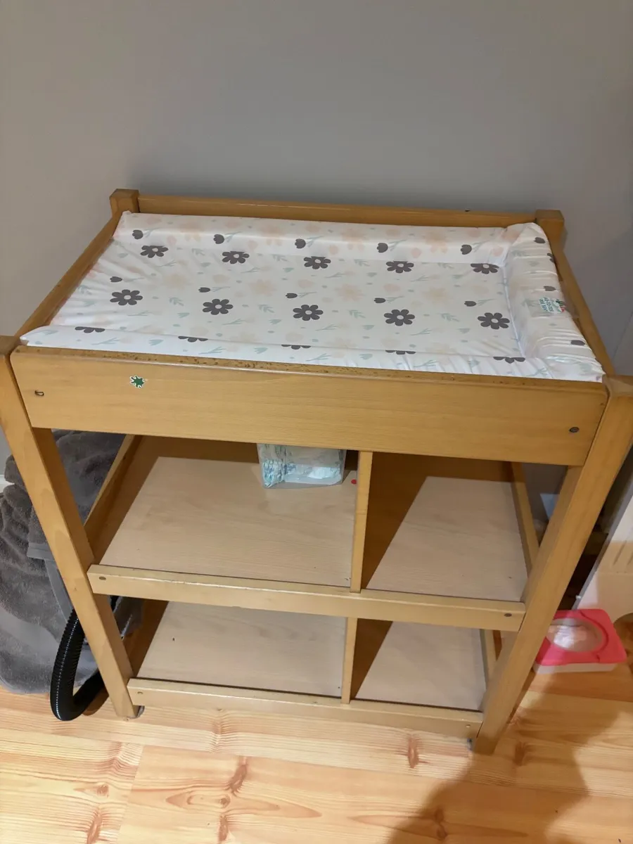 Changing table - Image 1