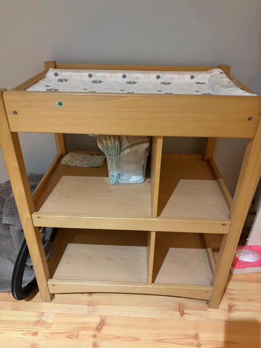 Changing table - Image 2