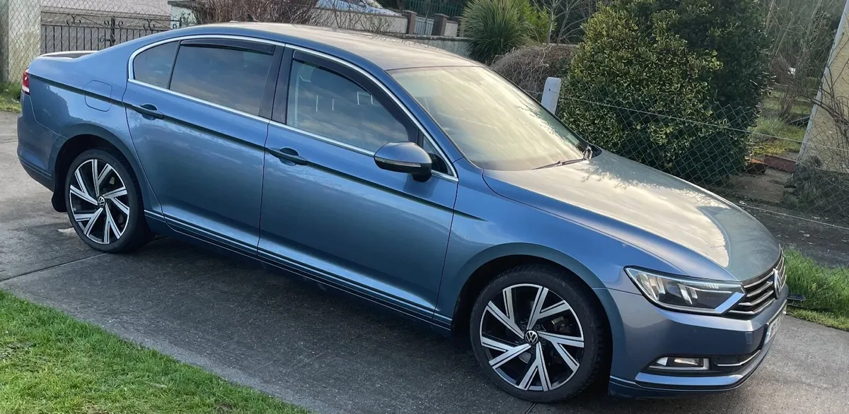 2016 Volkswagen Passat - Image 2