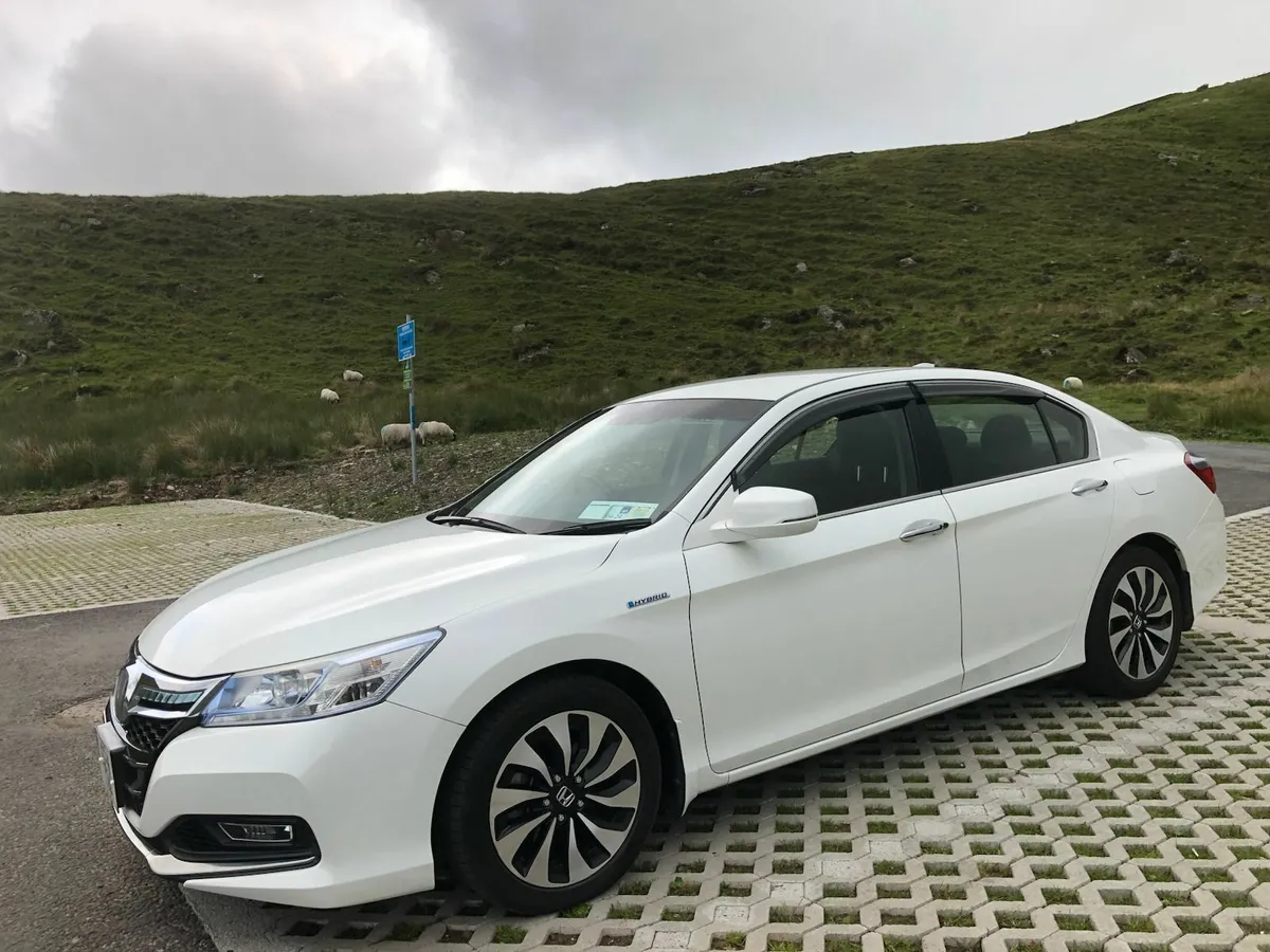 Honda Accord 2015 - Image 2