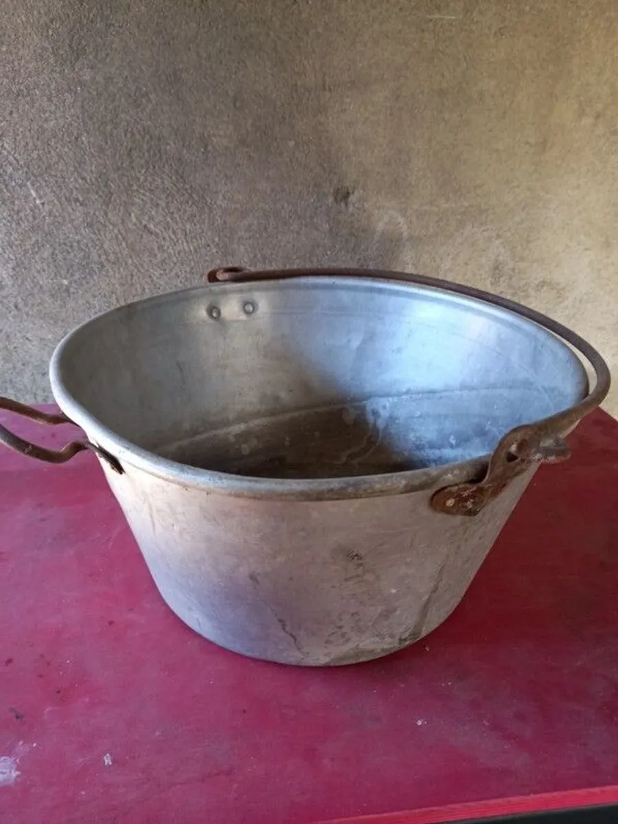 Antique aluminium preversing pan - Image 1