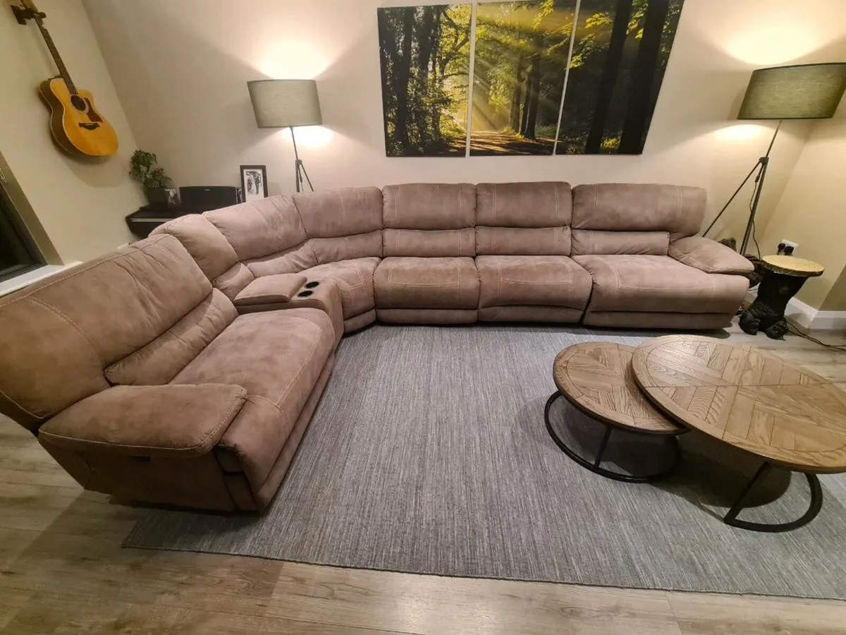 Electric recliner couch - Image 1