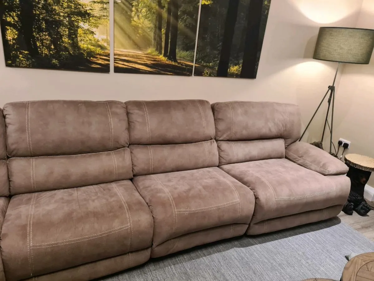 Electric recliner couch - Image 3