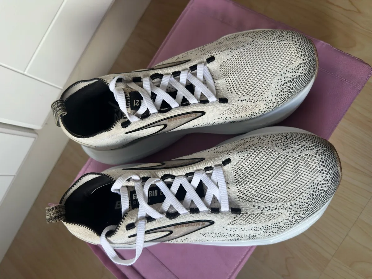 Brooks Running Shoes Size 38 - Image 3