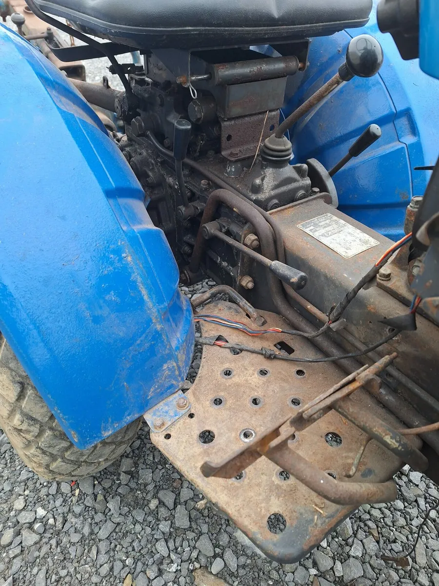Iseki tx1300 compact tractor with tiller - Image 4