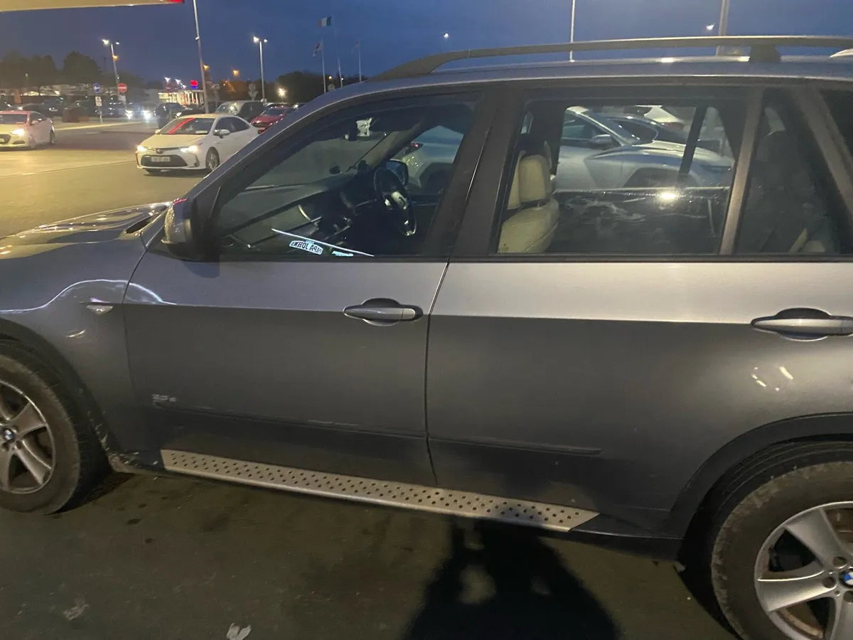 BMW X5 Auto XDRIVE Crew Cab - Image 1