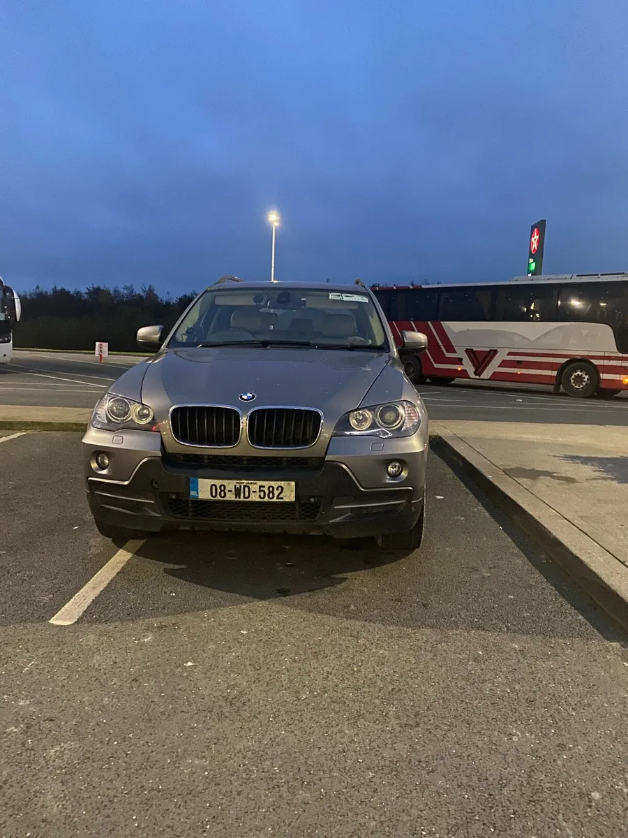 BMW X5 Auto XDRIVE Crew Cab - Image 2