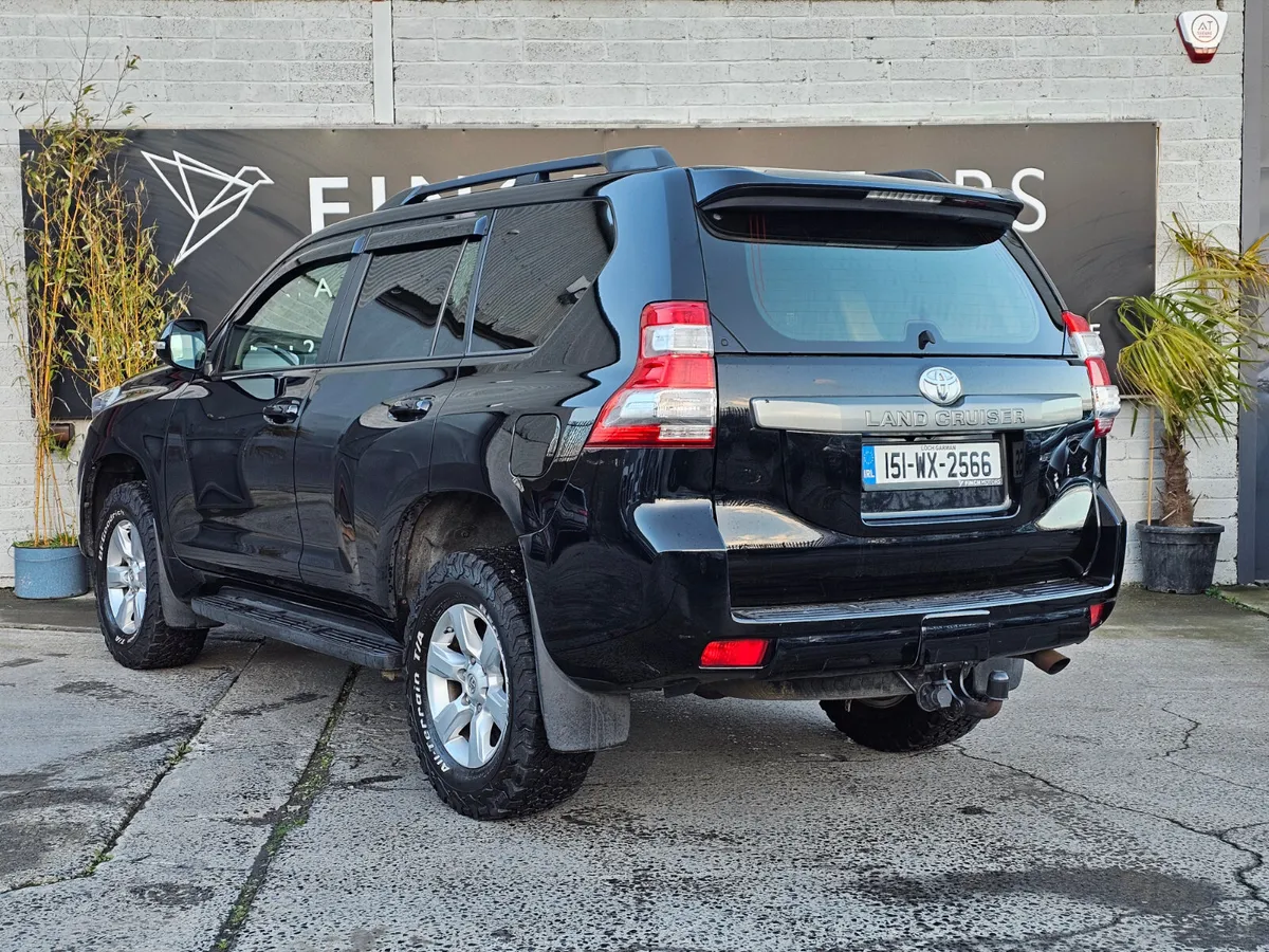 TOYOTA LANDCRUISER LWB // LEATHER AND REVERSE CAM - Image 2