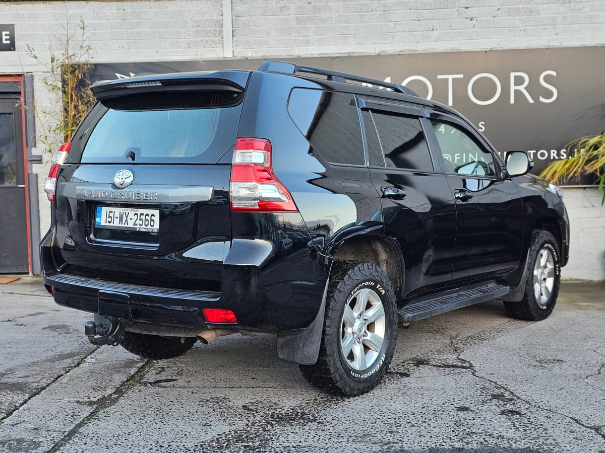 TOYOTA LANDCRUISER LWB // LEATHER AND REVERSE CAM - Image 4