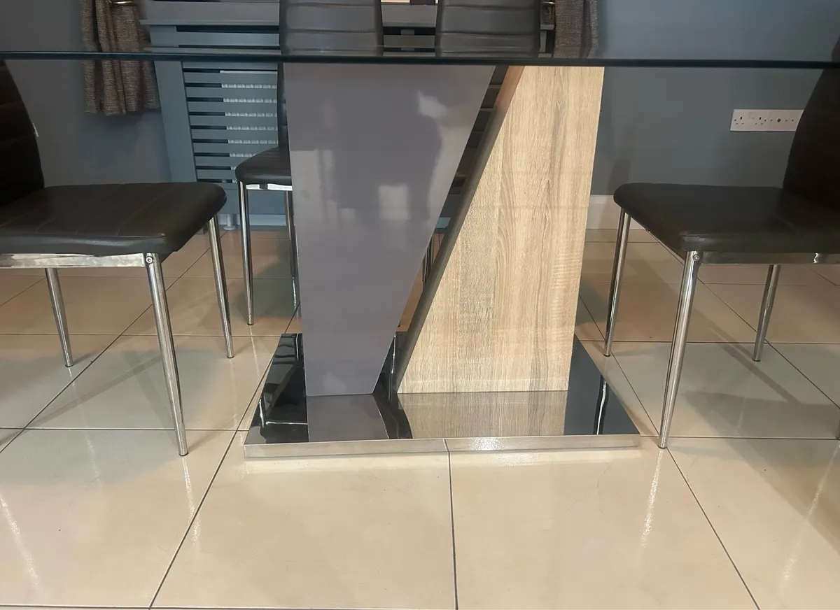 Glass table and 6 chairs - Image 3