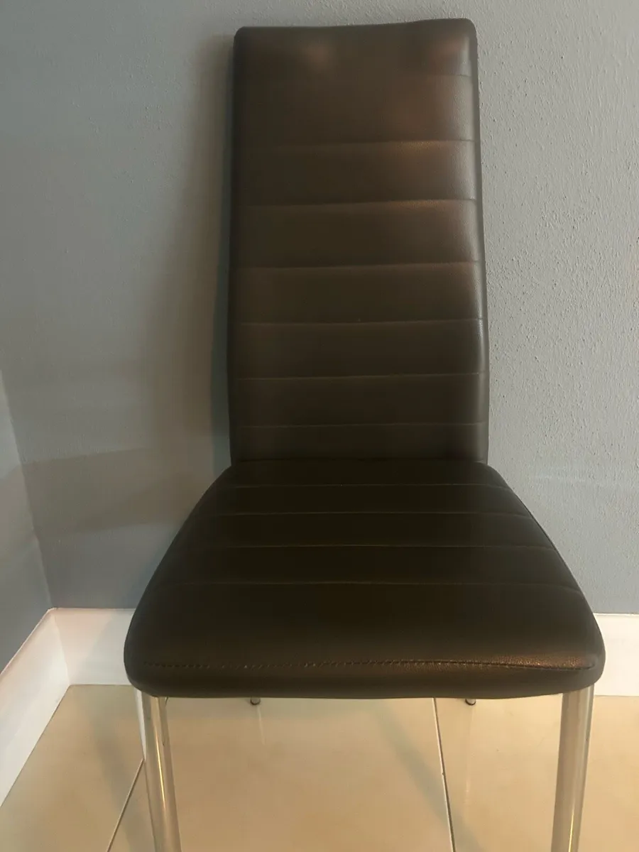 Glass table and 6 chairs - Image 4