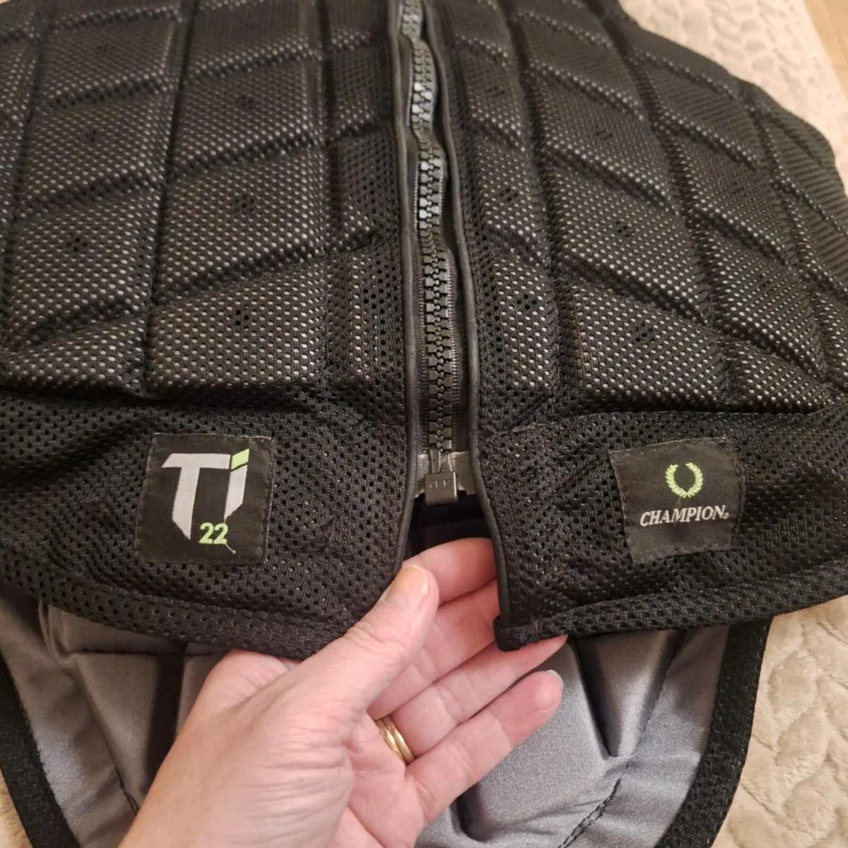 Champion Ti22 Equestrian Body Protector - Image 2