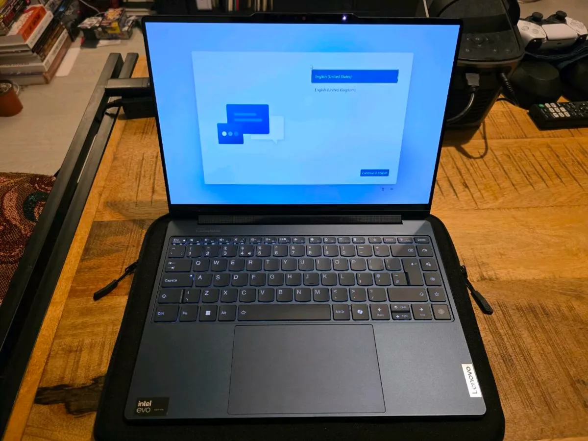 Lenovo Yoga 9i 2-in-1 Gen 9 14" Intel - Image 2