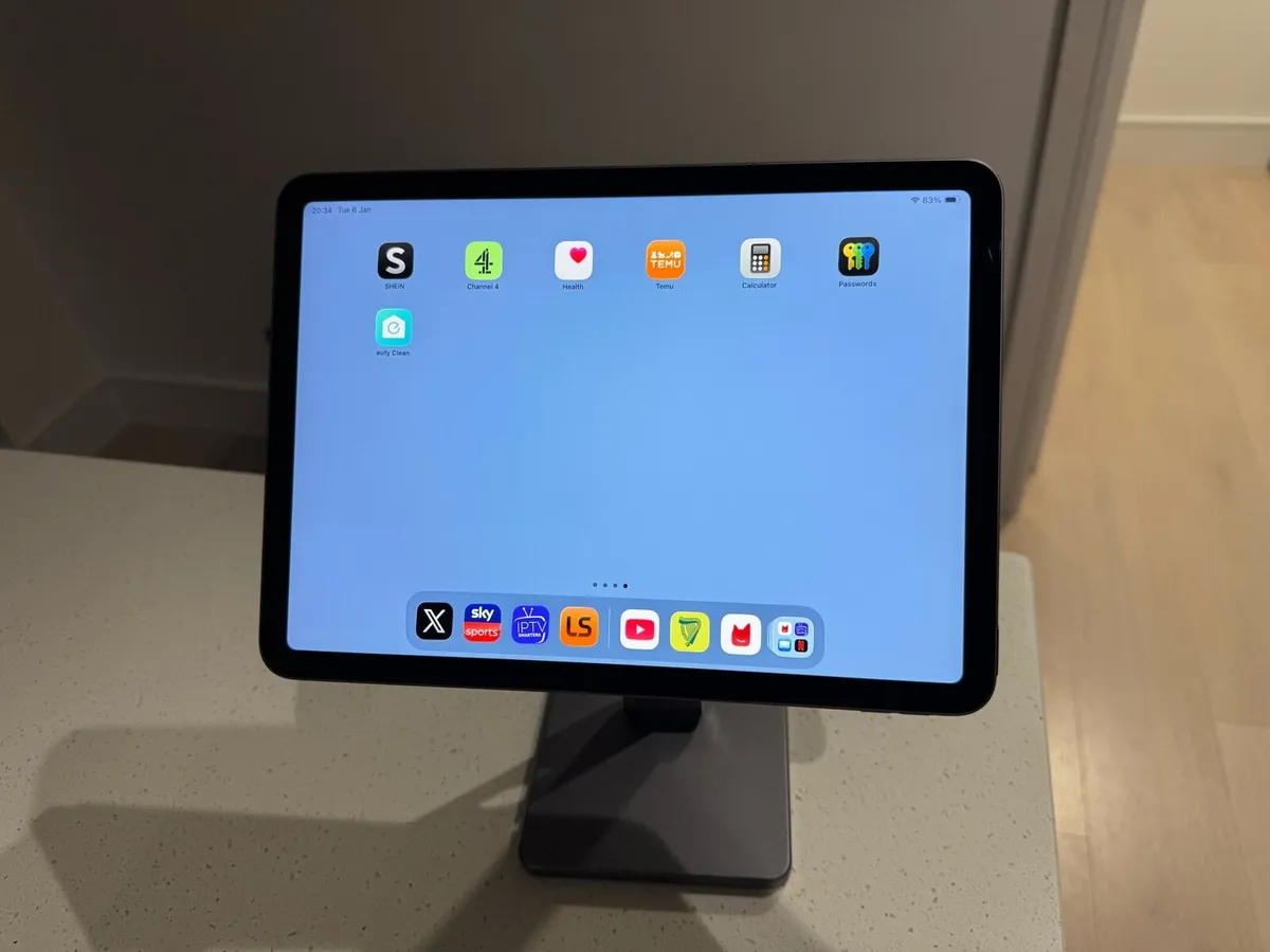 Apple iPad Air 4th Gen - Image 1