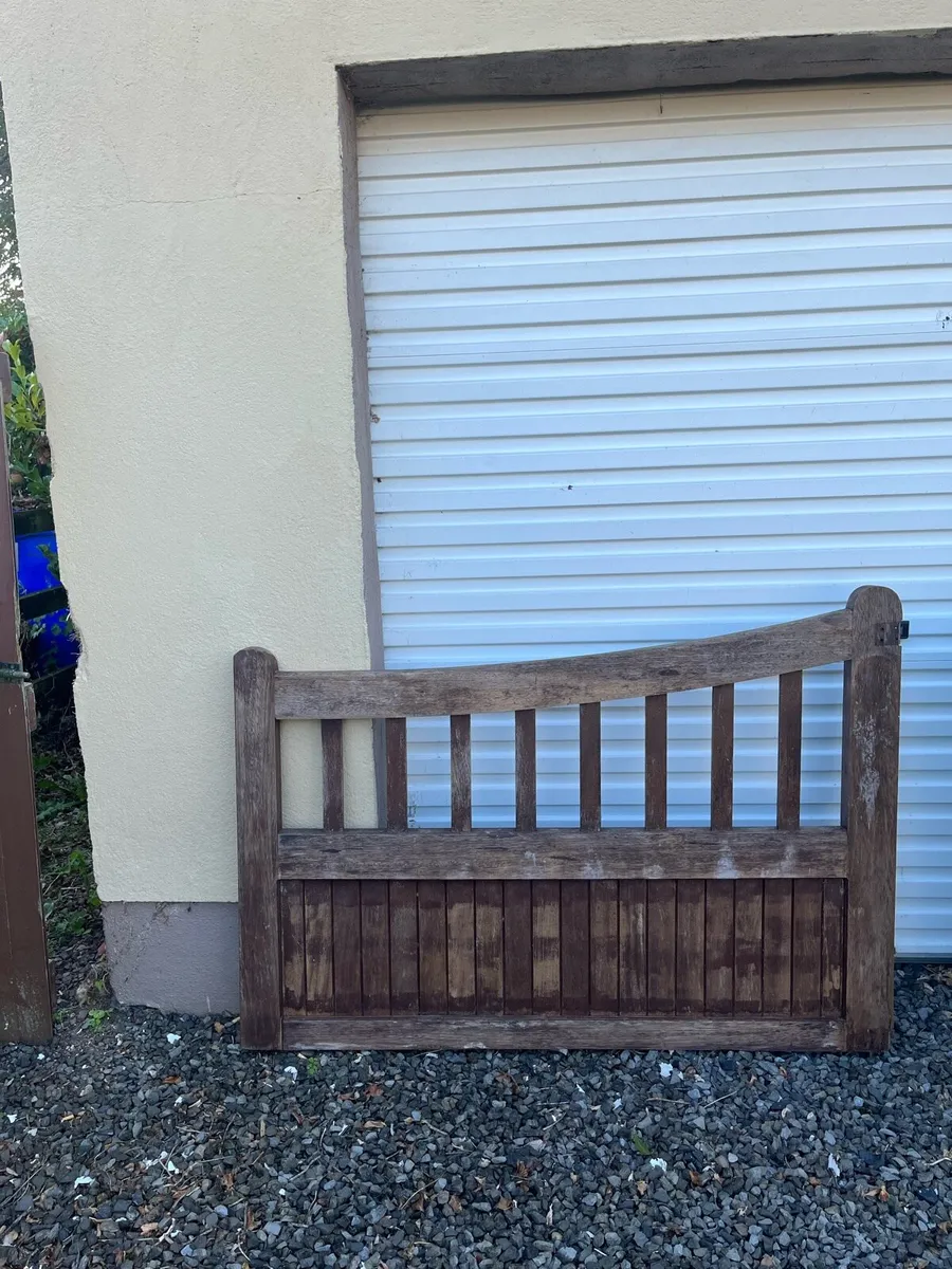 Wooden Oak Gates - Image 3