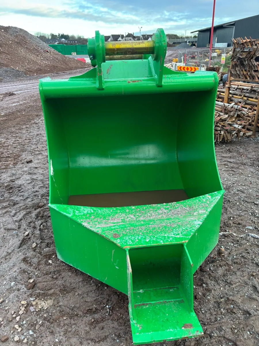 Concrete bucket - Image 1